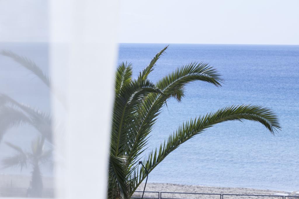 Sud Beach Hotel Fronte Mare By Ria Hotels Marina Di Pulsano Exterior foto